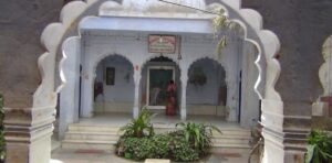 meera bai ancient temple in vrindavan